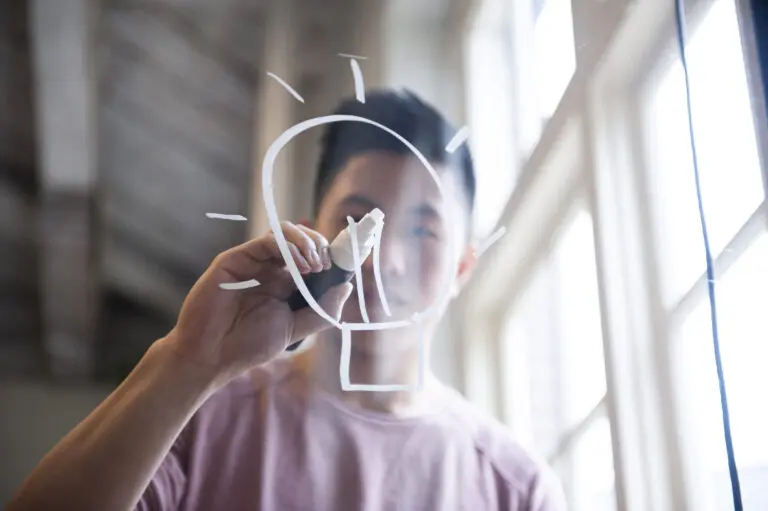 Do Donor-Advised Funds Respond to Nonprofit Financial Distress? 